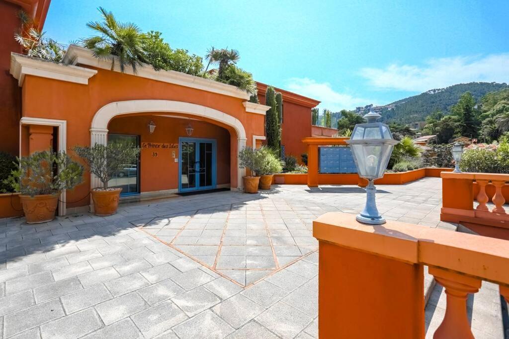 French Riviera 1 Bedroom On The Beach Facing Cannes Théoule-sur-Mer Exterior foto